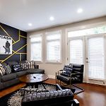 The Johnny Cash Suite - Music Row District - Free Garage Parking - King Bed