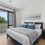 Gulch Condo With Pool Gym Private Patio & Garage