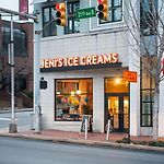 Luxury Hillsboro Village Rooftop Retreat Sleep 12 W Chef S Kitchen Smart Tvs & Garage Walk To Vanderbilt Pancake Pantry & Boutique Shopping Minutes To Broadway 12 South & The Parthenon 24 7 Hospitality