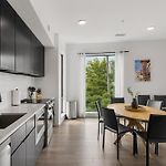 Luxury On The River 4 Beds 2.5 Bath, Walk To Downtown