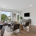 Luxury On The River 4 Beds 2.5 Bath, Walk To Downtown