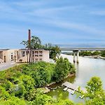 Rollin\' On The River