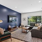 Huge Downtown Corner Unit- Pool-Gym-Walk 2 Broadway