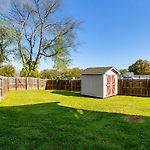 3 Bedroom Home-Huge Yard For Petsl4.5 Miles To Broadway