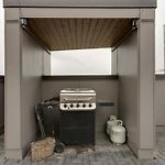 Luxury Townhome! Rooftop-Game Room! Near Broadway!