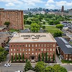 Barrelhouse Loft | 10 Min To Broadway Near Vandy And Centennial Park
