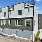 Nashville Townhouse With Rooftop & Modern Comfort