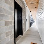 East Nash Top-Floor 1Br | Rooftop Deck | Sleeps 6
