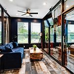 Gallant Glass 4Br Top Floor Walk To Vandy!