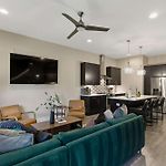 Rooftop Views 4Br 4Ba 7 Beds Near Broadway