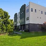 Rooftop Views 4Br 4Ba 7 Beds Near Broadway