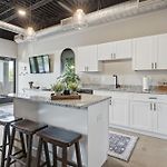 1Br Condo - King Bed - 10Mins To Broadway
