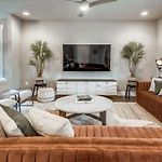 Private Single Family Luxury Home Hot Tub