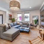Beautiful Luxury Renovation 5 Minutes To Downtown