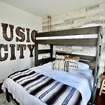 Honkytonk Vibe In East Nashville - Close To Broadway