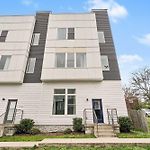 2 Modern Townhomes W Rooftop Views Near Broadway