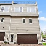 Trendy Townhome W Rooftop Views Near Broadway