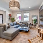 Modern Two Townhomes Close To Downtown