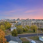 Luxury Retreat - Double Rooftop Deck & Game Room