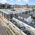Boots & Broadway - 2 Units - Mins To Broadway