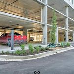 Nashville King Bed, Gym, Rooftop Pool, Free Parking