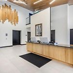 Boutique Studio With Pool Gym And Walk To Midtown