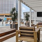 Nashville Retreat Pool, Gym, Rooftop Lounge & Free Parking
