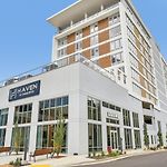 Nashville King Bed, Gym, Rooftop Pool, Free Parking