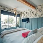 Reunion Hotel