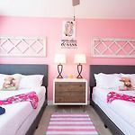 Lipstick & Boots - Luxury 3-Level Condo With Private Garage Near Music Row