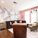 Lipstick & Boots - Luxury 3-Level Condo With Private Garage Near Music Row