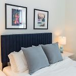 5 Mins To Belmont And Vandy, Rooftop Deck, Garage, 4 Bedroom Home With Rooftop And Grill, 10 Mins To Broadway, Perfect For Groups, 24 Hour Hospitality, Also Available For Long Term Rental