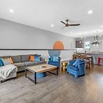 Rhythm & View - Large 4-Bedroom Townhome With Private Garage & Dual Balconies