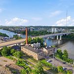 1062 Riverfront