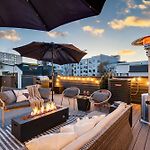 Nash Chic Near Dt Rooftop Luxe Comfort