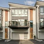 Downtown Luxury - 10 Beds & Free Parking