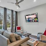 New Luxe 4Br 12 Beds - Roofdeck Views - Chefs Kitchen