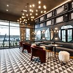 Top Floor Neo Suite, Walk To Broadway & Views