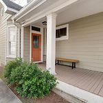 East Nash 3Br W/ Fenced Yard | Pets Ok | Sleeps 10