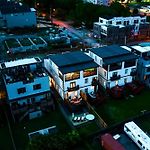 Luxe Pool Hot Tub & Game Room Downtown Nashville