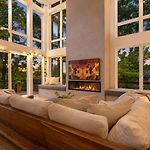 The Songwriter\'S Mansion Rooftop Spa & Skyline Views