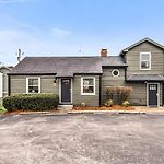 Charming Spacious Home - 10 Mins To Downtown