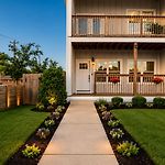 10 Mins To Broadway & Dt King Suites, Sleeps 12
