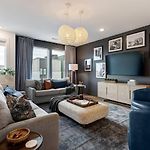 Elegant Home With Downtown Views Rooftop Hot Tub And Garage