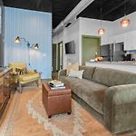 Elegant 1Br Near Airport & Downtown