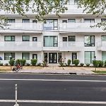 Trendy Condo For 4 W Shared Pool Near The Gulch