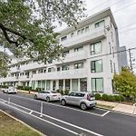 Trendy Condo For 4 W Shared Pool Near The Gulch