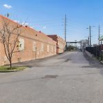 Luxury 2Br Midtown Condo Near Broadway & Pool