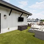 House With Rooftop Patio, Next To A Park, 3 Miles To Downtown