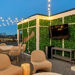 Elegant Home With Downtown Views Rooftop Hot Tub And Garage